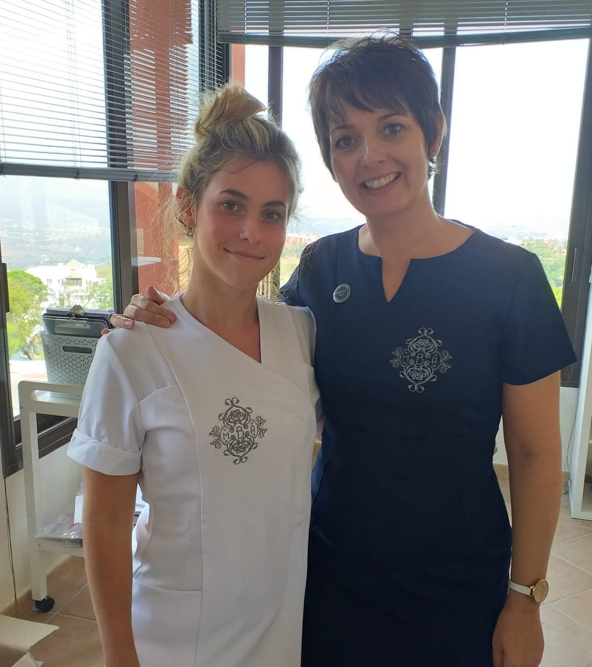 A tutor guiding a student at Marbella Beauty Academy